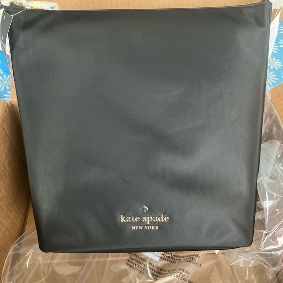 Kate Spade Large Chelsea Duffle Crossbody - Picture 4 of 7